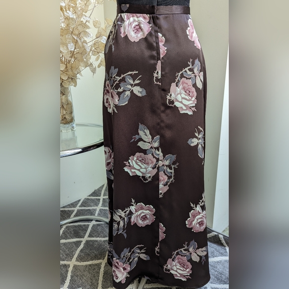 Long satin maxi skirt - Picture 5 of 7